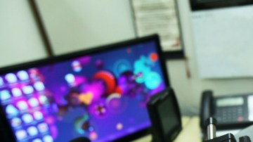 Cindy Soto es una de las personas que podrían perder servicios básicos y ella  necesita que la ayuden para hacer todo.