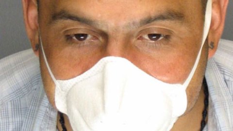 Armando Rodríguez, de 34 años y residente en Stockton, tiene tuberculosis pulmonar activa.