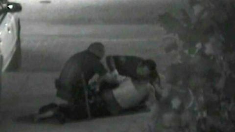 Video de la golpiza que le propinaron agentes de la policía al desamparado Kelly Thomas, las que ,alegadamente, lo llevaron a la muerte.