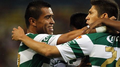 Los jugadores del Santos Laguna son favoritos para el título mexicano.