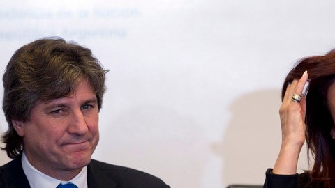 La presidenta de Argentina, Cristina Fernández, y su vicepresidente, Amado Boudou, momentos antes de anunciar la expropiación de YPF.
