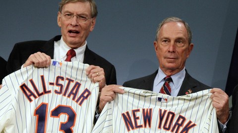 El comisionado de  Grandes Ligas, Bud Selig (izq.), el alcalde de Nueva York, Michael Bloomberg,  y el dueño de los Mets, Fred Wilpon, ayer.