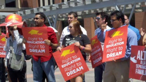 Alumnos se manifestaron en la Universidad de Houston Downtown en apoyo al Dream Act.