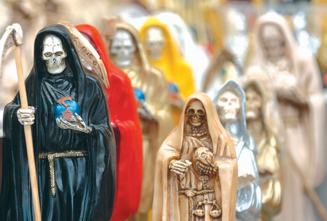 Aspecto de la Santa Muerte, un culto al que son fieles personas humildes, delincuentes y narcotraficantes en México.