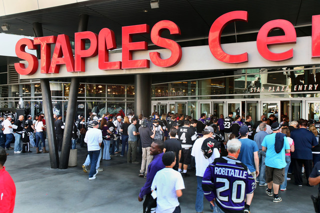 El Staples Center hace 13 años ayudó a comenzar la revitalización del centro de LA.
