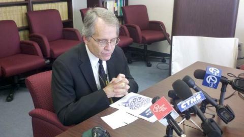 El analista legislativo Mac Taylor dio a conocer el resultado de la revisión de la propuesta del gobernador Jerry Brown.