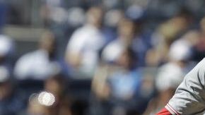 Johnny Cueto lanzó de manera dominante hasta el octavo inning.