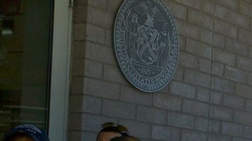 Largas filas se registraban frente a la escuela Washington Heights Academy, en el Alto Manhattan.