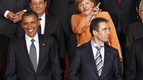 El presidente Barack Obama junto a otros líderes mundiales pertenecientes a la OTAN.