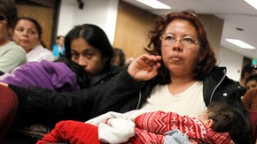 Miles de indocumentados aún esperan porque las nuevas medidas anunciadas recientemente por el Servicio de Control de Inmigración y Aduanas (ICE) sobre los casos de deportación marquen alguna diferencia en sus casos.