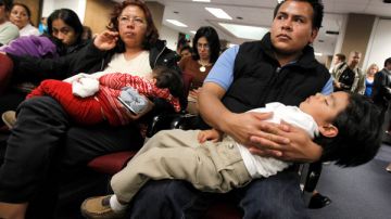 Miles de indocumentados aún esperan porque las nuevas medidas anunciadas recientemente por el Servicio de Control de Inmigración y Aduanas (ICE) sobre los casos de deportación marquen alguna diferencia en sus casos.