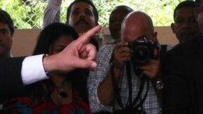 Danilo Medina, candidato presidencial del oficialista Partido de la Liberación Dominicana (PRLD), deposita su voto en la urna durante las elecciones presidenciales  en Santo Domingo.