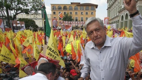El candidato presidencial por la coalición Movimiento Progresista, Andrés Manuel López Obrador, realizó un mitin en la capital mexicana.
