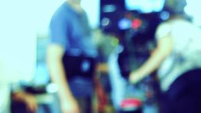 El grupo puertorriqueño Calle 13 estrenó hoy el vídeo del tema "La vuelta al mundo".