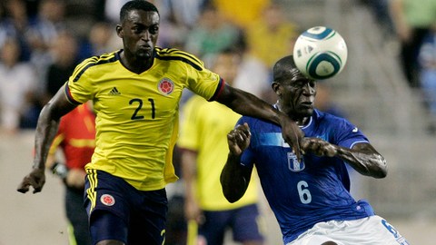 Jackson Martínez (21), aquí en un juego ante Perú, afirma tener la clave para enfrentar a los incas y a Ecuador en la eliminatoria.