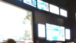 Wilmer Cerrato, un fan de los Lakers de Culver City, en el evento del lunes por la noche en ESPN Zone.