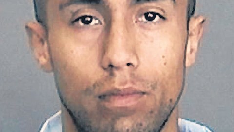 A Itzcoatl Ocampo se le acusa de haber asesinado a una mujer y su hijo y a cuatro hombres desamparados del Condado de Orange.