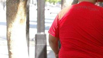 La prevalencia de obesidad entre los hispanos oscilaba entre un 21.0  y  36.7%.