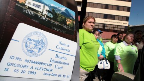 Foto de archivo de trabajadores de Walmart protestando en marzo contra  la  expansión de la empresa en Chinatown.