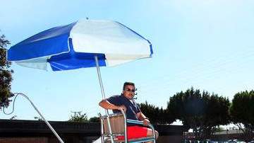 Rafael Chang, quien ha sido salvavidas y entrenador por 27 años, habla de la importancia de saber nadar.