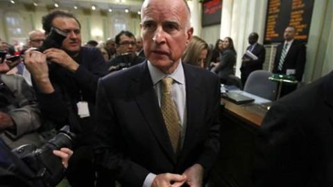 El gobernador Jerry Brown.