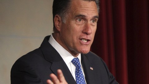 El candidato republicano Mitt Romney habló ante líderes latinos en Washington DC.