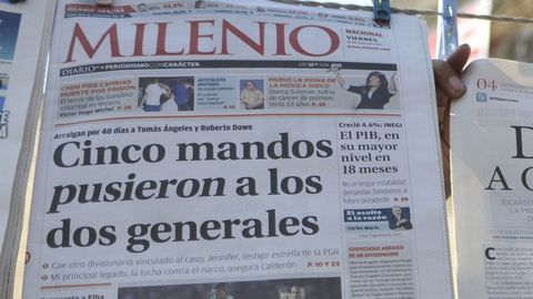 Encabezados de diarios mexicanos país que resaltan las detenciones de altos mandos del Ejército mexicano presuntamente vinculados con el crimen organizado.