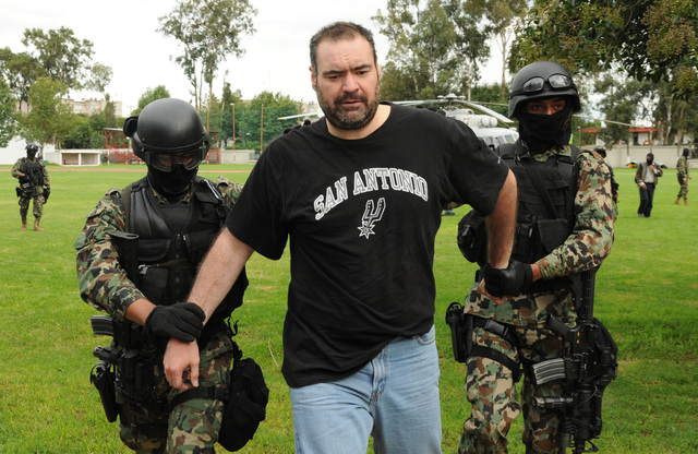 Foto de archivo del arresto en México de Sergio Villarreal Leyva, alias 'El Grande',  en 2010.