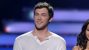 El ganador Phillip Phillips junto a Jéssica Sánchez y Ryan Seacrest en la final de 'American Idol'.