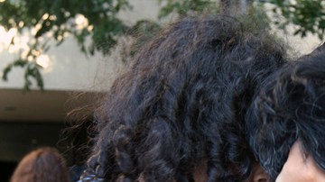 Más de 330,000 niños cuyos padres están en la cárcel, son cuidados por sus familiares en California.