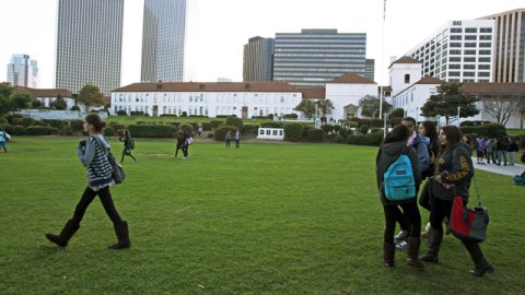 La ruta del subterráneo pasará a 70 pies por debajo de la Escuela Preparatoria Beverly Hills.