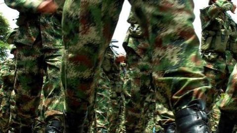 Seis militares fueron condenados a penas de entre 30 y 50 años de prisión por el asesinato de un hombre con discapacidad mental.