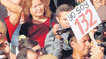 El activista y poeta mexicano Javier Sicilia se unió  a la marcha de universitarios.