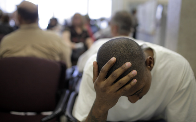 En Florida los desempleados confrontan más obstáculos para conseguir asistencia económica.