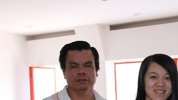 A pesar de tener más de cuarenta años viviendo en ese país, la familia Gan, sigue siendo acosada por las autoridades.