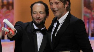 El mejor director y el mejor actor de Cannes 2012: Carlos Reygadas (izq.) y Mads Mikkelsen.