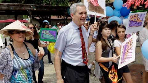 Lloyd Doggett compite en las primarias de Texas.
