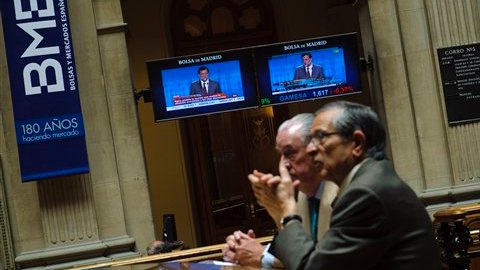 El lunes las acciones de Bankia se depreciaron casi 30% en los mercados bursátiles.