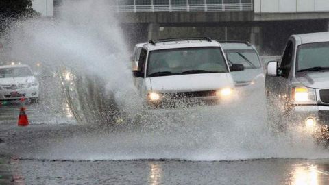 “Beryl” ha traído consigo fuertes lluvias y vientos.