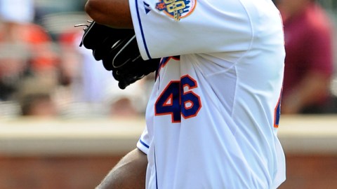 El relevista panameño Manny Acosta (46) sale del juego tras permitir un cuadranguelar de tres carreras a los Filis en la novena entrada.