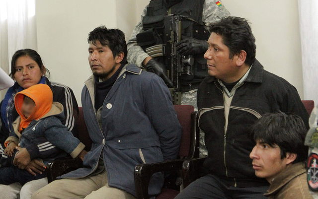 El Gobierno peruano confirmó en 2011 que tres de estos cuatro adultos están acusados de vínculos con la banda terrorista Sendero Luminoso.