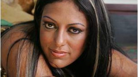 La cantante puertorriqueña India.