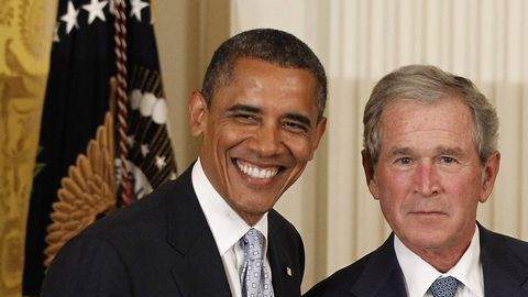 El presidente Barack Obama, el expresidente George W. Bush, Laura Bush y la primera dama Michelle Obama.