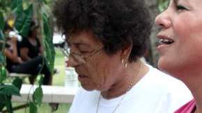 Unas 50 personas rezaban en 2010 porque la ley de Arizona no fuera aprobada.