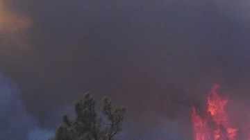 En la imagen se muestra parte del incendio en el Bosque Nacional Gila.