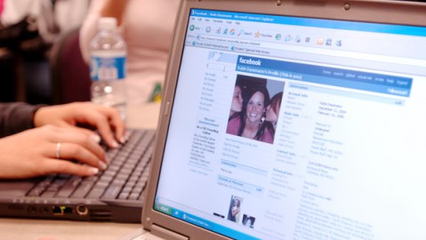 La pandilla "Brower Boys" fue capturada en parte por que algunos discutían las ganancias de sus delitos usando Facebook.
