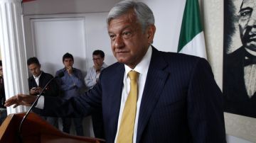 El candidato a la presidencia de la República de la coalición Movimiento Progresista, Andrés Manuel López Obrador, ante la prensa.