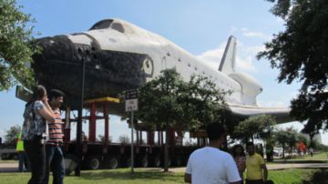 La réplica del transbordador espacial finalmente llegó al Centro Espacial de la NASA en Houston.