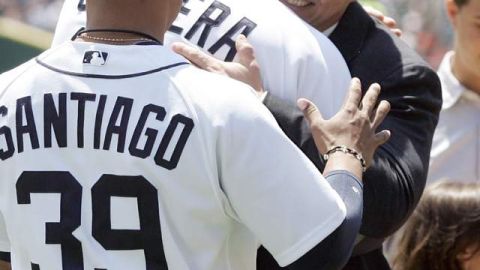 Ordóñez se despide de Miguel Cabrera y Ramón Santiago.