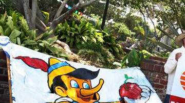 Activistas locales identificados con el movimiento 'Yo soy 132' participaron en la manifestación ayer.